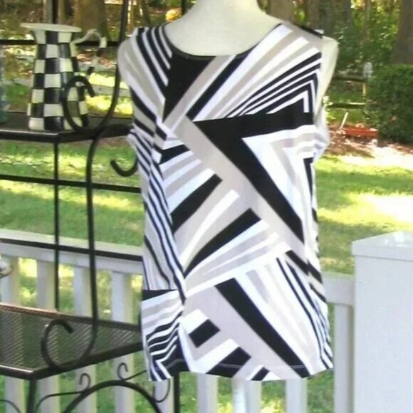 NWT Chico's Modern Geo Timeless Tank 2 Sleeveless Top Shirt Large nylon stretch - Picture 4 of 4